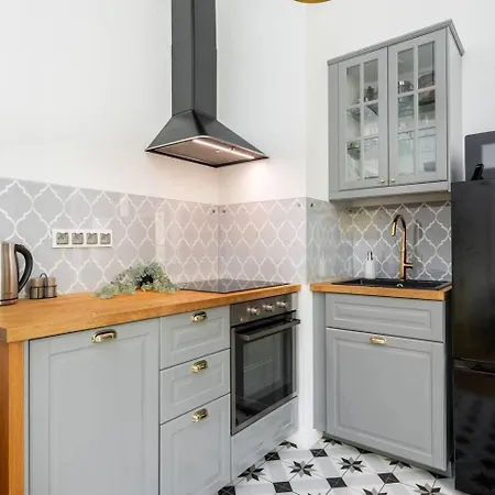 Lemon Drop Deluxe Praga * وارسو