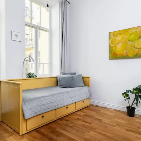 Lemon Drop Deluxe Praga Apartment Warsaw